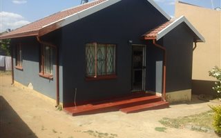 2 Bedroom House in Olievenhoutbosch