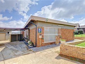 3 Bedroom House in Roodepoort West