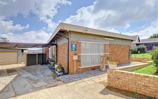 3 Bedroom House in Roodepoort West