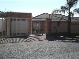 3 Bed Simplex in Newlands