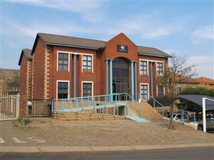 550 m² Office Space in Irene