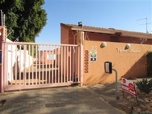 3 Bed Cluster in Rouxville