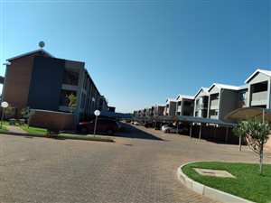 2 Bed Apartment in Kameeldrift East