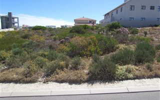 400 m² Land available in Calypso Beach