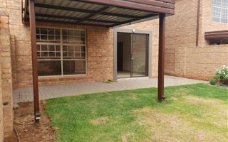 4 Bedroom Townhouse in Hazeldean (Silverlakes Surroundings)