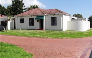 3 Bedroom House in Edgemead