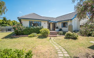 4 Bedroom House in Meadowridge
