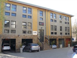 180 m² Office Space in Silver Lakes Golf Estate