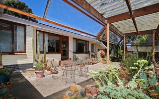 4 Bedroom House in Bergvliet