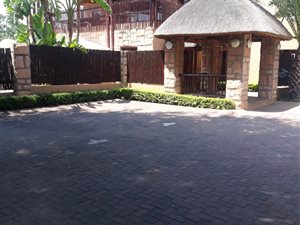 2 Bed Apartment in Pineslopes