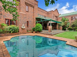 4 Bed House in Hurlingham Manor