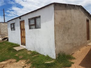2 Bedroom House in Soweto On Sea