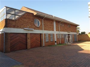 7 Bed House in Lenasia