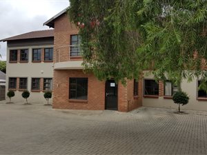 800 m² Commercial space in Rynfield