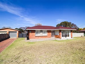 3 Bed House in Selection Park