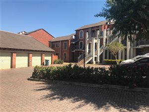 2 Bedroom Cluster in Die Hoewes