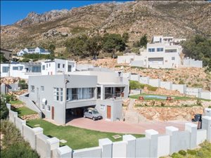 3 Bed House in Mountainside