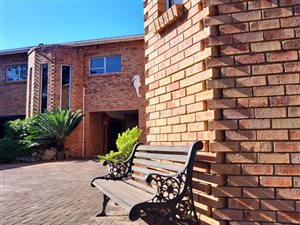 3 Bed Apartment in Hibberdene