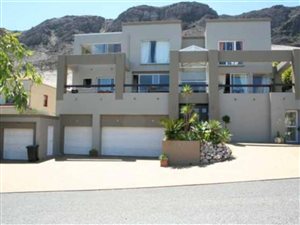 6 Bed House in Hermanus Heights