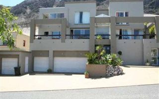 6 Bedroom House in Hermanus Heights