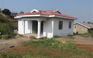 2 Bedroom House in Lovu