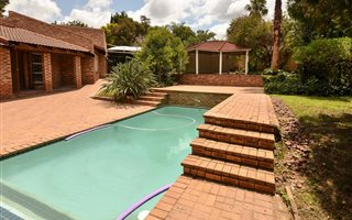 4 Bedroom House in Weltevreden Park