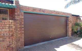2 Bedroom Simplex in Florida Glen