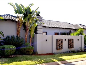 4 Bed House in Honeydew Manor