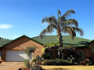 4 Bed House in Highveld