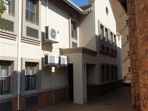 300 m² Commercial space in Hatfield