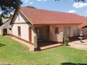 5 Bed House in Waterkloof Glen