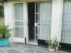 1 Bed Apartment in Van Riebeeck Park