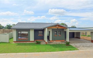 3 Bedroom Simplex in Waterkloof
