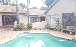 4 Bedroom House in Rietvalleipark