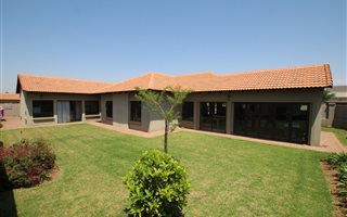 3 Bedroom House in Midstream Estate