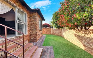 2 Bedroom Townhouse in Willowbrook