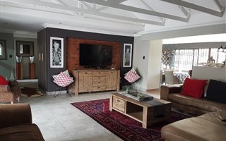 6 Bedroom House in Wierda Park