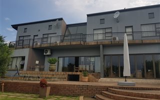 4 Bedroom House in Bankenveld