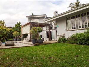 4 Bed House in Seaside Longships