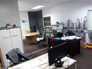1700 m² Commercial space in Briardene