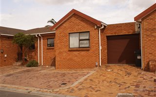 3 Bedroom House in Amandelrug