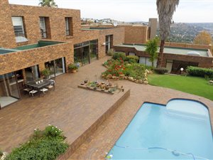 6 Bed House in Northcliff