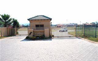 551 m² Land available in Brits Central