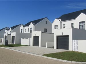 2 Bed Duplex in Nuutgevonden