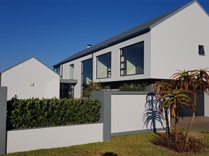 4 Bed House in Midstream Hill