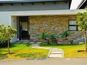 4 Bed House in Palm Lakes Estate