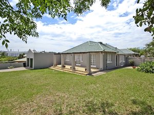 4 Bed House in Thornhill Estate