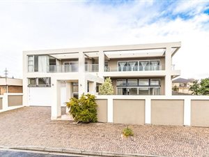 6 Bed House in Rouxville