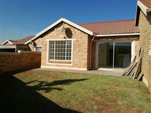 2 Bed Townhouse in Heuwelsig Estate