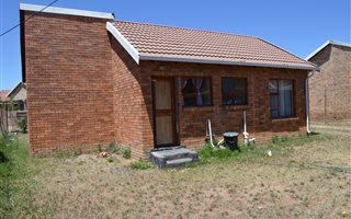3 Bedroom House in Komani Park